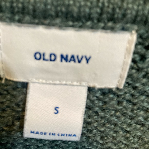 Old navy size small it's greenish gray color it has small splits on side - Picture 2 of 8